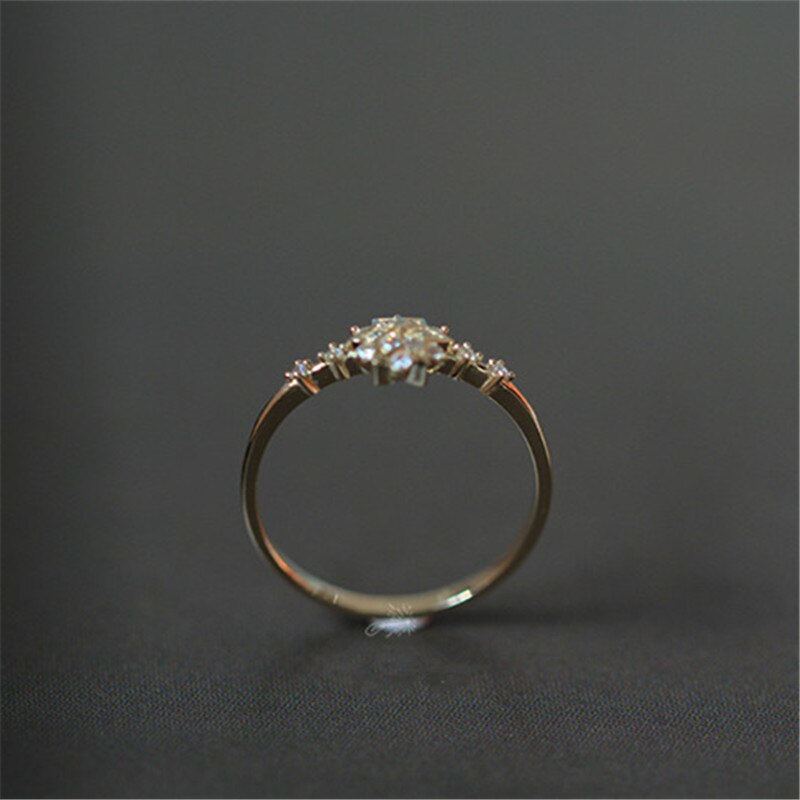 SNOWFLAKE KISS Ring