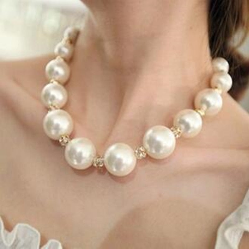 POISE AND PEARL Necklace