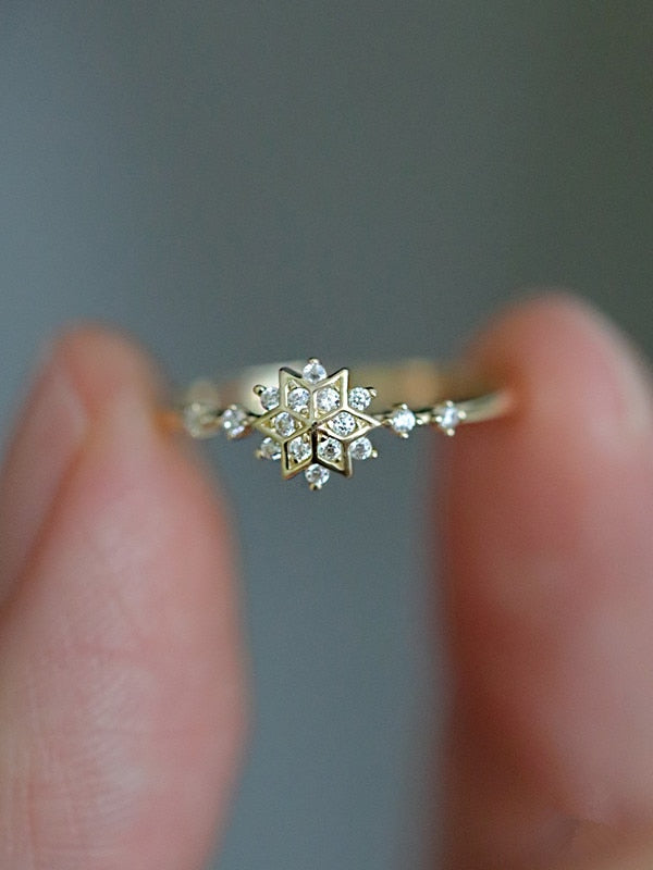 SNOWFLAKE KISS Ring