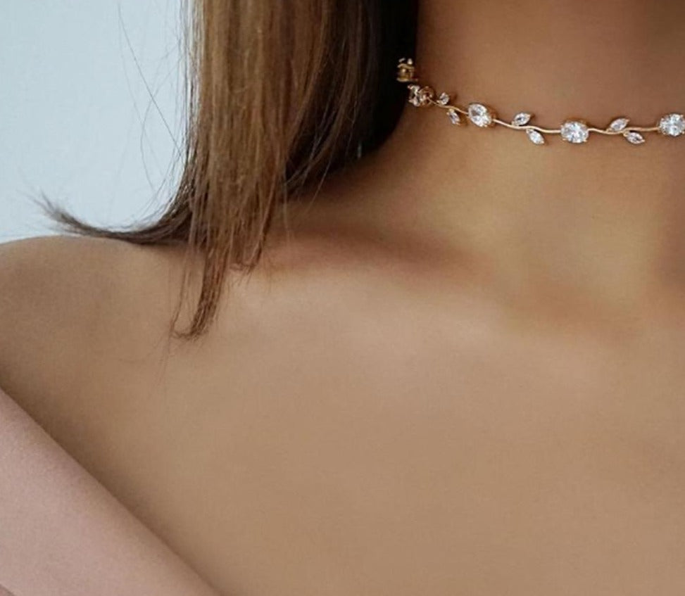 PRECIOUS TOUCH Choker