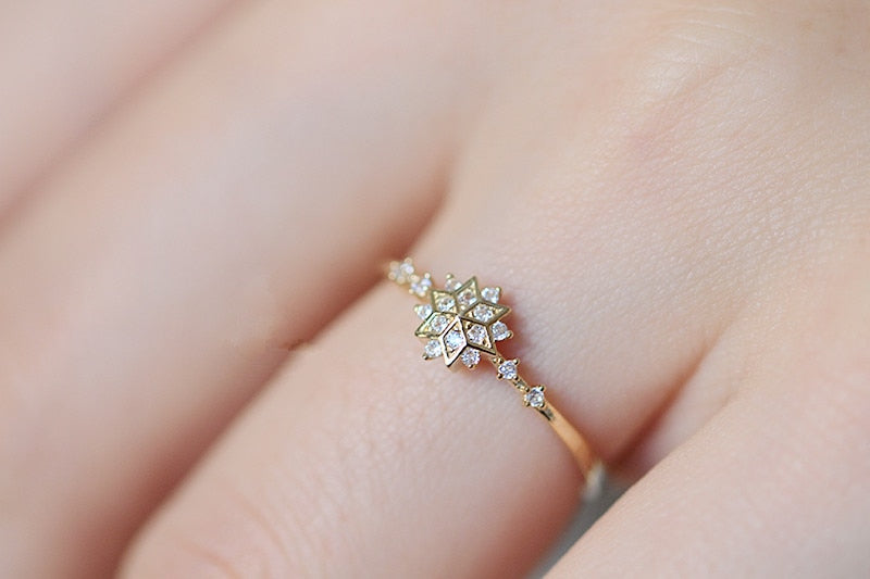 SNOWFLAKE KISS Ring