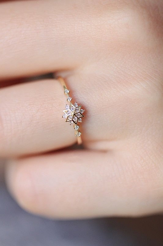 SNOWFLAKE KISS Ring