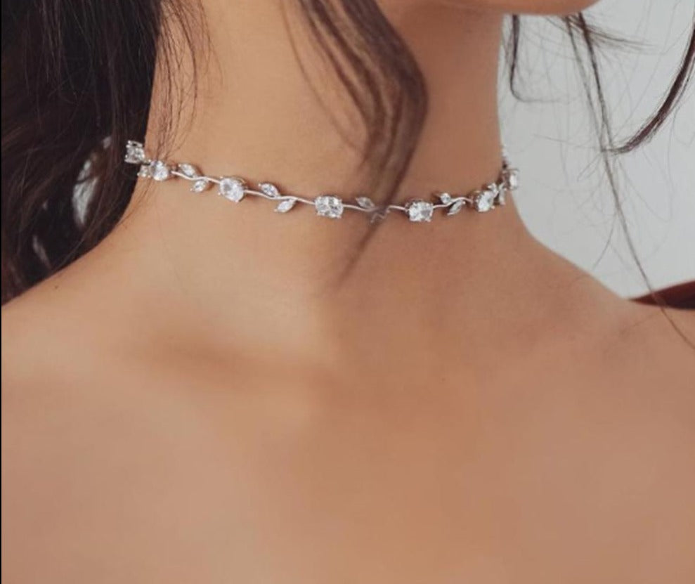 PRECIOUS TOUCH Choker